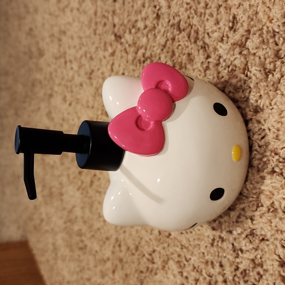 NEW Hello Kitty Soap Dispenser